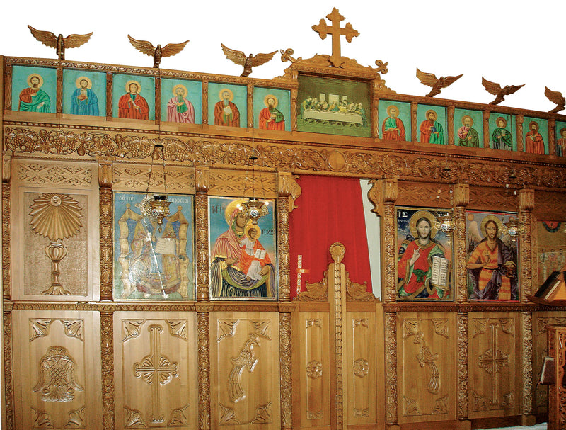 Дърворезбован иконостас