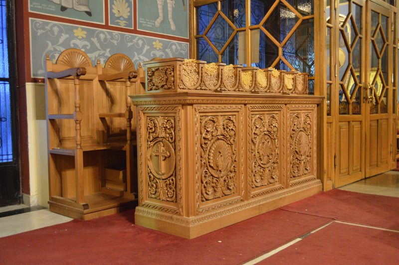 Mobilier sculptat în lemn pentru pangar