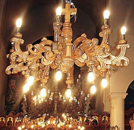 Дърворезбован полиелей — П 132