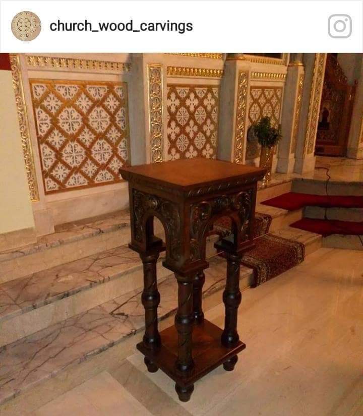 ხის ნაკვეთი საეკლესიო მაგიდა