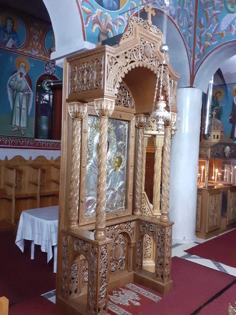 Різьблений кіот