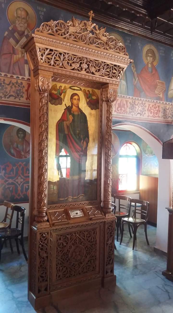 Різьблений кіот