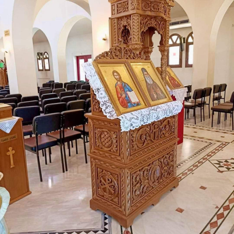 ხის მოჩუქურთმებული ხატის სტენდი