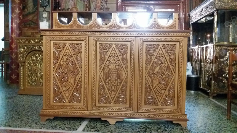 Різьблений церковний прилавок для свічок