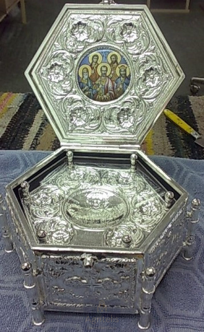 ვერცხლით მოჭედილი ლუსკუმა