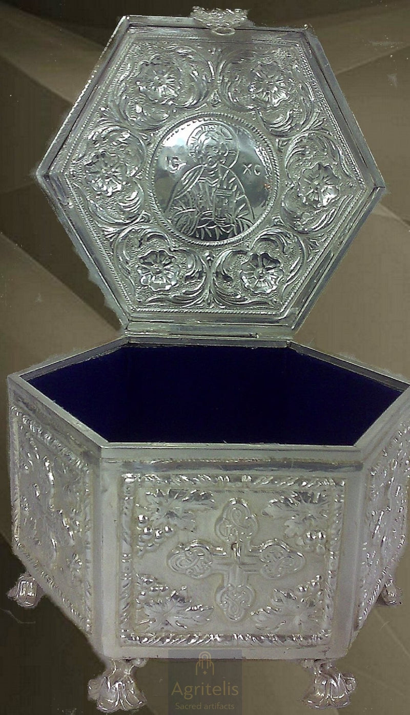 ვერცხლით მოჭედილი ლუსკუმა
