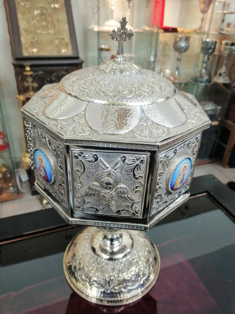 Սուրբ Հաղորդության անոթ ամբողջական արծաթից