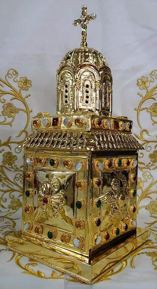 Дарохранительница из цельного серебра