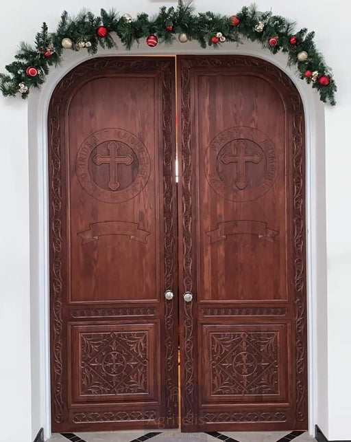 Δίφυλλη πόρτα από Δρυς Αμερικής με ανάγλυφη παράσταση.