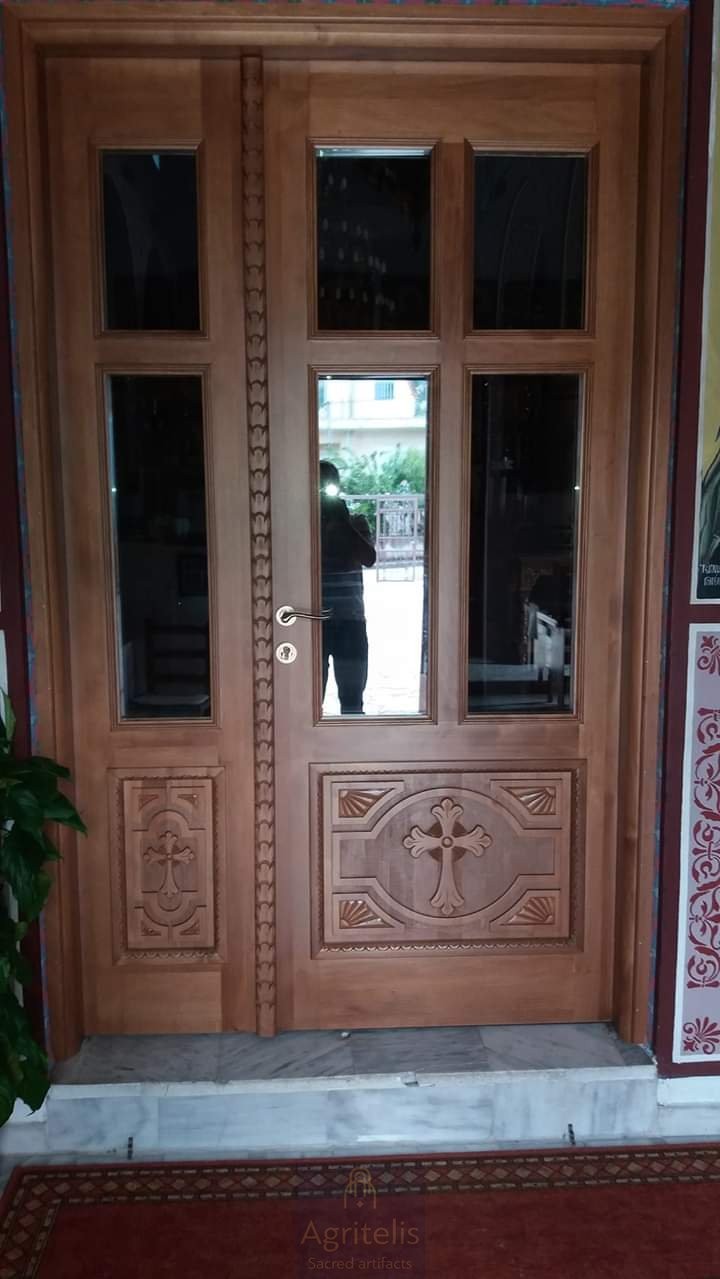 Двостулкові двері з американського дуба з рельєфним зображенням.